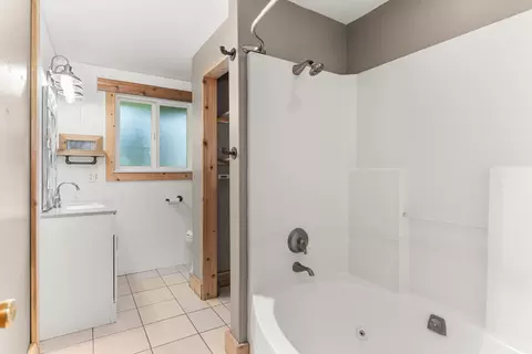 Bath - 17606 N Michael Rd, Colbert, WA 99005 photo 1 of 3