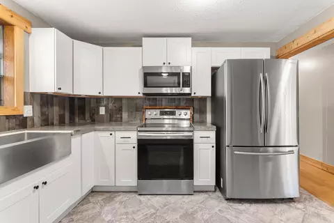 Kitchen - 17606 N Michael Rd, Colbert, WA 99005 photo 2 of 2