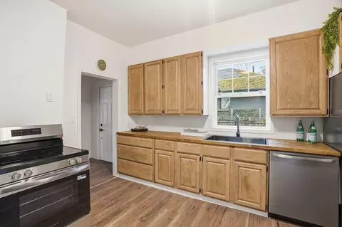 Kitchen - 2618 E Hartson Ave, Spokane, WA 99202 photo 4 of 4