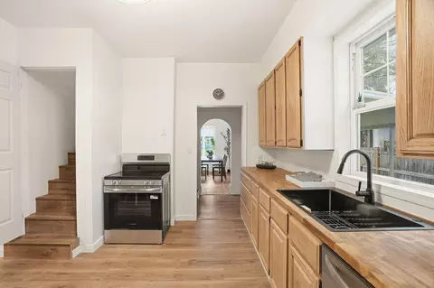 Entry Way - 2618 E Hartson Ave, Spokane, WA 99202 photo 1 of 1