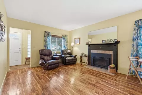 Living - 517 E Hoffman Ave, Spokane, WA 99207 photo 2 of 2