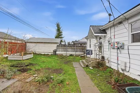 Exterior - 517 E Hoffman Ave, Spokane, WA 99207 photo 1 of 5