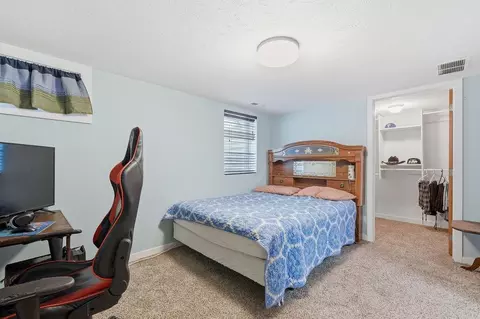 Bedroom - 517 E Hoffman Ave, Spokane, WA 99207 photo 4 of 4