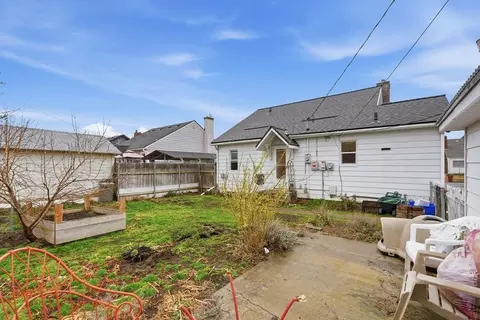 Exterior - 517 E Hoffman Ave, Spokane, WA 99207 photo 4 of 5