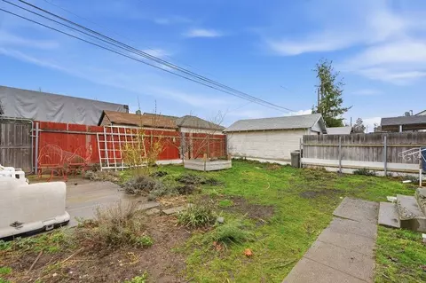 Exterior - 517 E Hoffman Ave, Spokane, WA 99207 photo 2 of 5