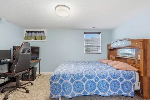 Bedroom - 517 E Hoffman Ave, Spokane, WA 99207 photo 3 of 4