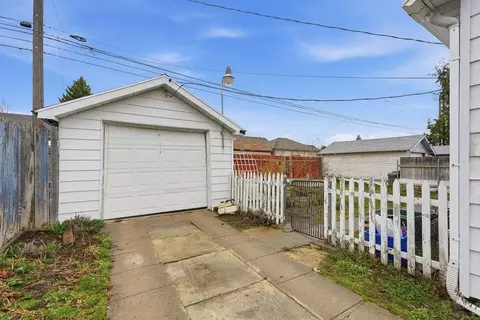 Exterior - 517 E Hoffman Ave, Spokane, WA 99207 photo 3 of 5