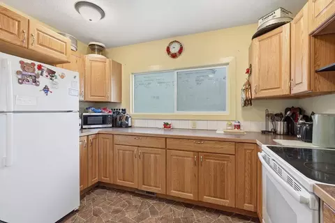 Kitchen - 517 E Hoffman Ave, Spokane, WA 99207 photo 2 of 4