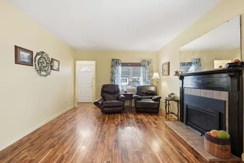 Living - 517 E Hoffman Ave, Spokane, WA 99207 photo 1 of 2