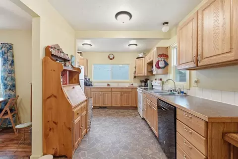 Kitchen - 517 E Hoffman Ave, Spokane, WA 99207 photo 1 of 4