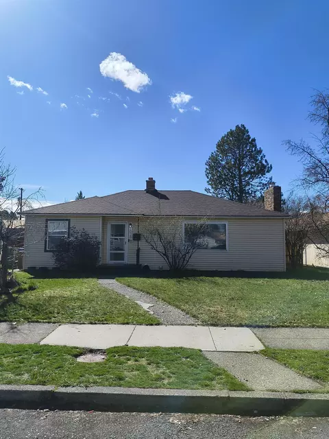 1026 E Crown Ave, Spokane, WA 99207