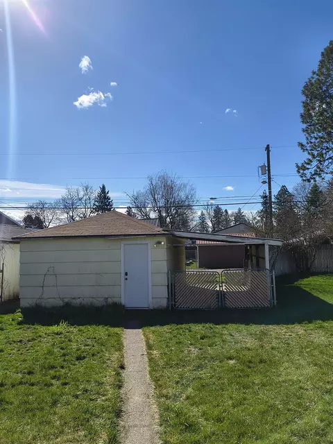 Exterior - 1026 E Crown Ave, Spokane, WA 99207 photo 2 of 4