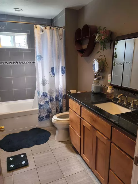 Bath - 1026 E Crown Ave, Spokane, WA 99207 photo 1 of 2
