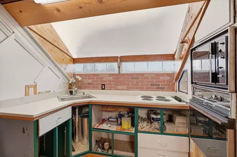 Kitchen - 1528 E Boone Ave, Spokane, WA 99202 photo 4 of 6