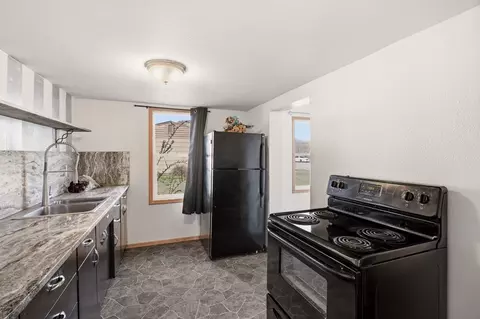 Kitchen - 1528 E Boone Ave, Spokane, WA 99202 photo 3 of 6