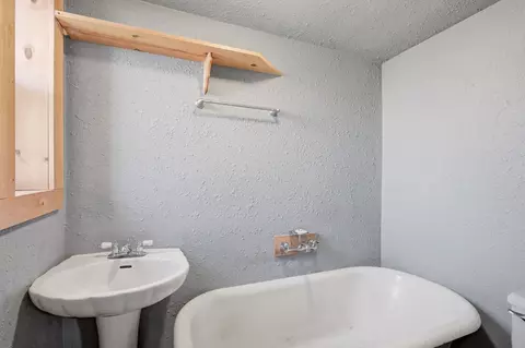 Bath - 1528 E Boone Ave, Spokane, WA 99202 photo 4 of 5