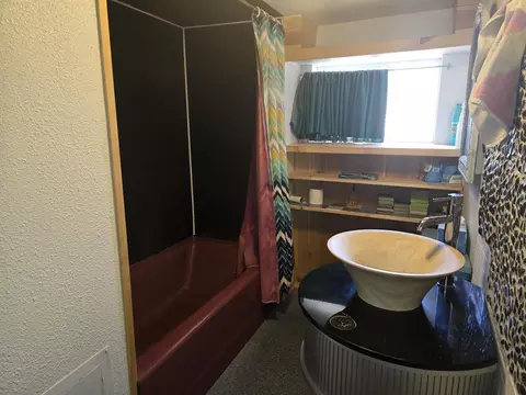Bath - 1528 E Boone Ave, Spokane, WA 99202 photo 2 of 5