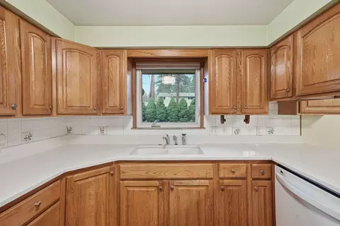 Kitchen - 10907 E 24th Ave, Spokane Valley, WA 99206 photo 2 of 4