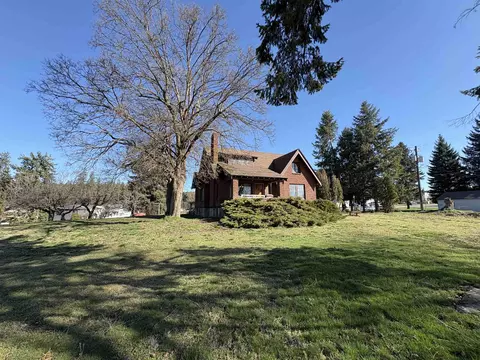 8821 E Upriver Dr, Spokane, WA 99212