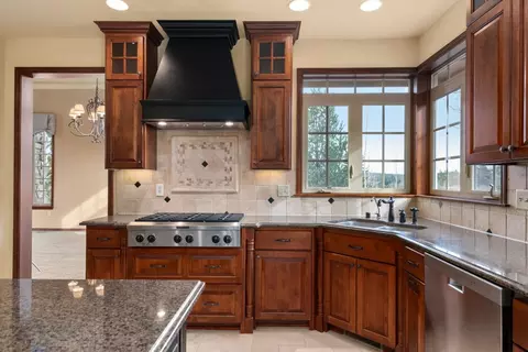 Kitchen - 1610 Eagle Feather Ln, Spokane, WA 99224 photo 3 of 7