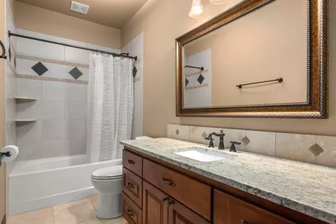 Bath - 1610 Eagle Feather Ln, Spokane, WA 99224 photo 6 of 6