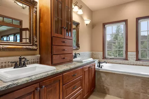Bath - 1610 Eagle Feather Ln, Spokane, WA 99224 photo 3 of 6