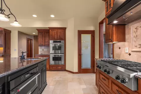 Kitchen - 1610 Eagle Feather Ln, Spokane, WA 99224 photo 5 of 7