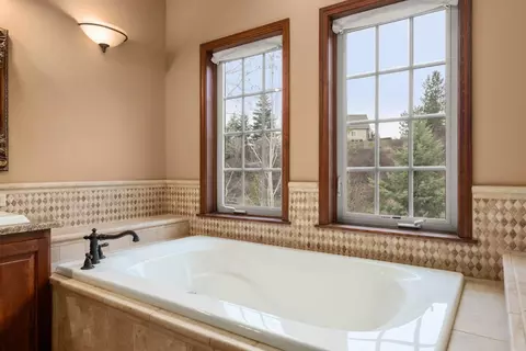 Bath - 1610 Eagle Feather Ln, Spokane, WA 99224 photo 4 of 6