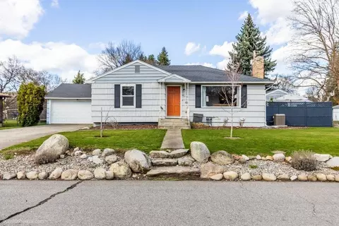 8613 E Bridgeport Ave, Millwood, WA 99212