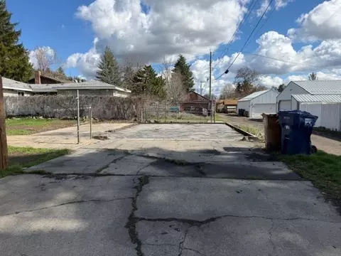 Exterior - 4004 E Frederick Ave, Spokane, WA 99217 photo 3 of 6