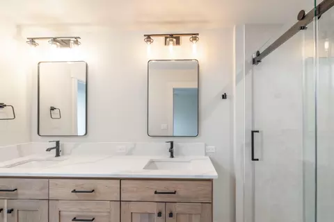 Bath - 2205 W Cascade Way, Spokane, WA 99208 photo 2 of 4
