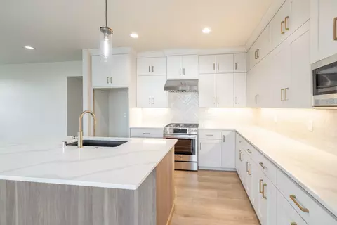 Kitchen - 2205 W Cascade Way, Spokane, WA 99208 photo 3 of 4