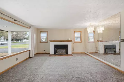 Living - 554 E North Ave, Spokane, WA 99207 photo 3 of 4