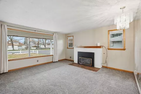 Living - 554 E North Ave, Spokane, WA 99207 photo 2 of 4