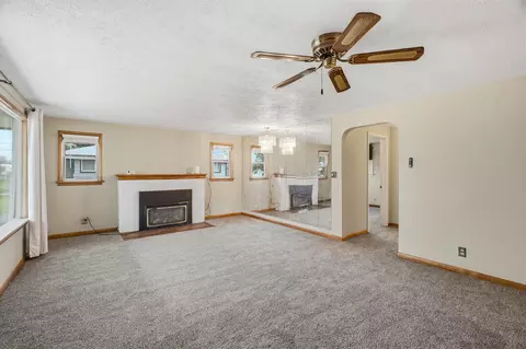 Living - 554 E North Ave, Spokane, WA 99207 photo 1 of 4