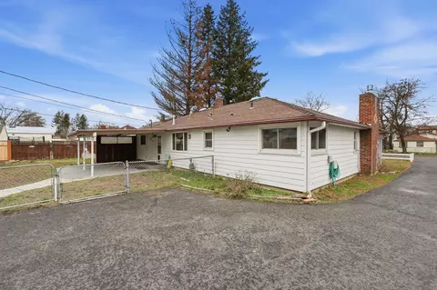 Exterior - 554 E North Ave, Spokane, WA 99207 photo 9 of 11