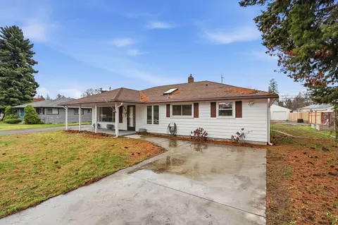 Exterior - 554 E North Ave, Spokane, WA 99207 photo 3 of 11