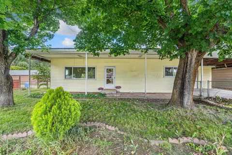 103 Selkirk St, Metaline, WA 99152