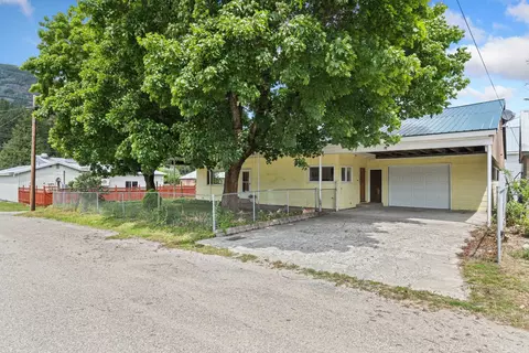 103 Selkirk St, Metaline, WA 99152