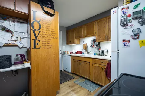 Kitchen - 1917 E Dalke Ave, Spokane, WA 99208 photo 4 of 5