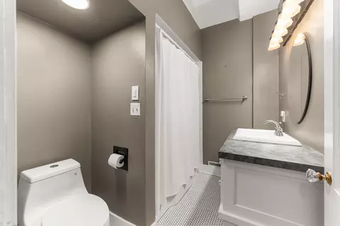 Bath - 1708 E 18th Ave, Spokane, WA 99203 photo 1 of 4