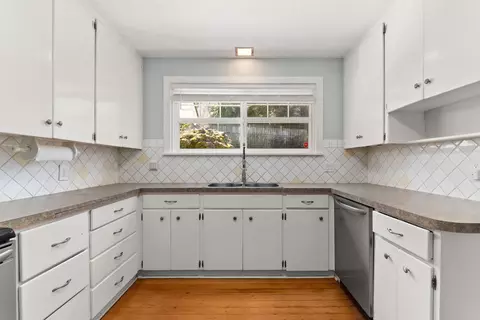 Kitchen - 1708 E 18th Ave, Spokane, WA 99203 photo 2 of 4