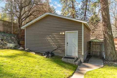 Exterior - 1708 E 18th Ave, Spokane, WA 99203 photo 7 of 17