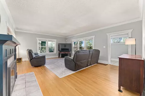 Living - 1708 E 18th Ave, Spokane, WA 99203 photo 3 of 4