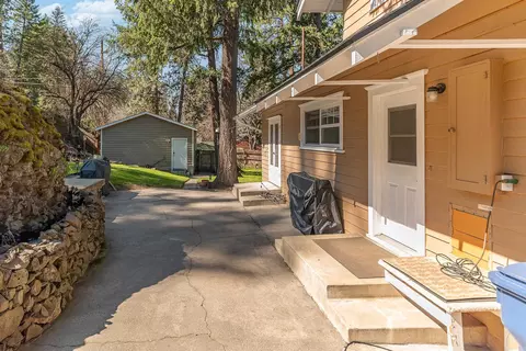 Exterior - 1708 E 18th Ave, Spokane, WA 99203 photo 11 of 17