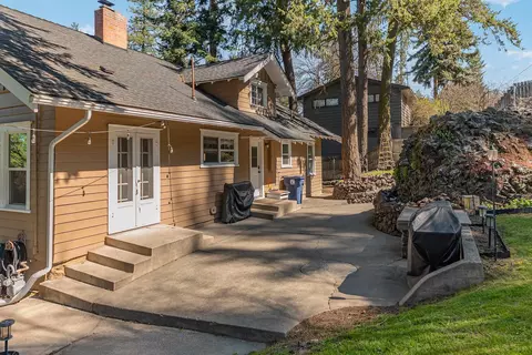 Exterior - 1708 E 18th Ave, Spokane, WA 99203 photo 14 of 17