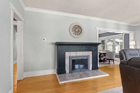 Living - 1708 E 18th Ave, Spokane, WA 99203 photo 2 of 4