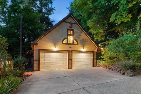 Exterior - 215 E 9th Ave, Spokane, WA 99202 photo 6 of 9