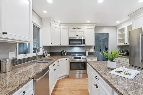 Kitchen - 1504 E 64th Ave, Spokane, WA 99223 photo 4 of 5