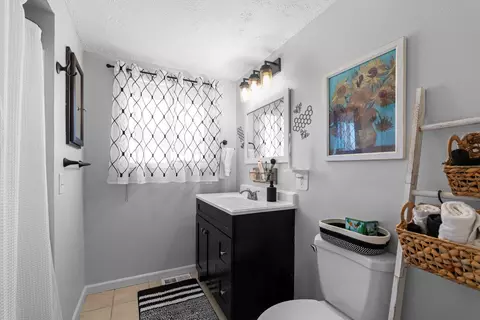Bath - 11119 E 17th Ave, Spokane Valley, WA 99206 photo 1 of 1